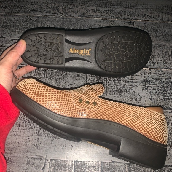 Algeria Taylor Pro Tan Glossy Snake Print Penny Loafer Ladies Shoe Size 8.5 - Picture 10 of 10